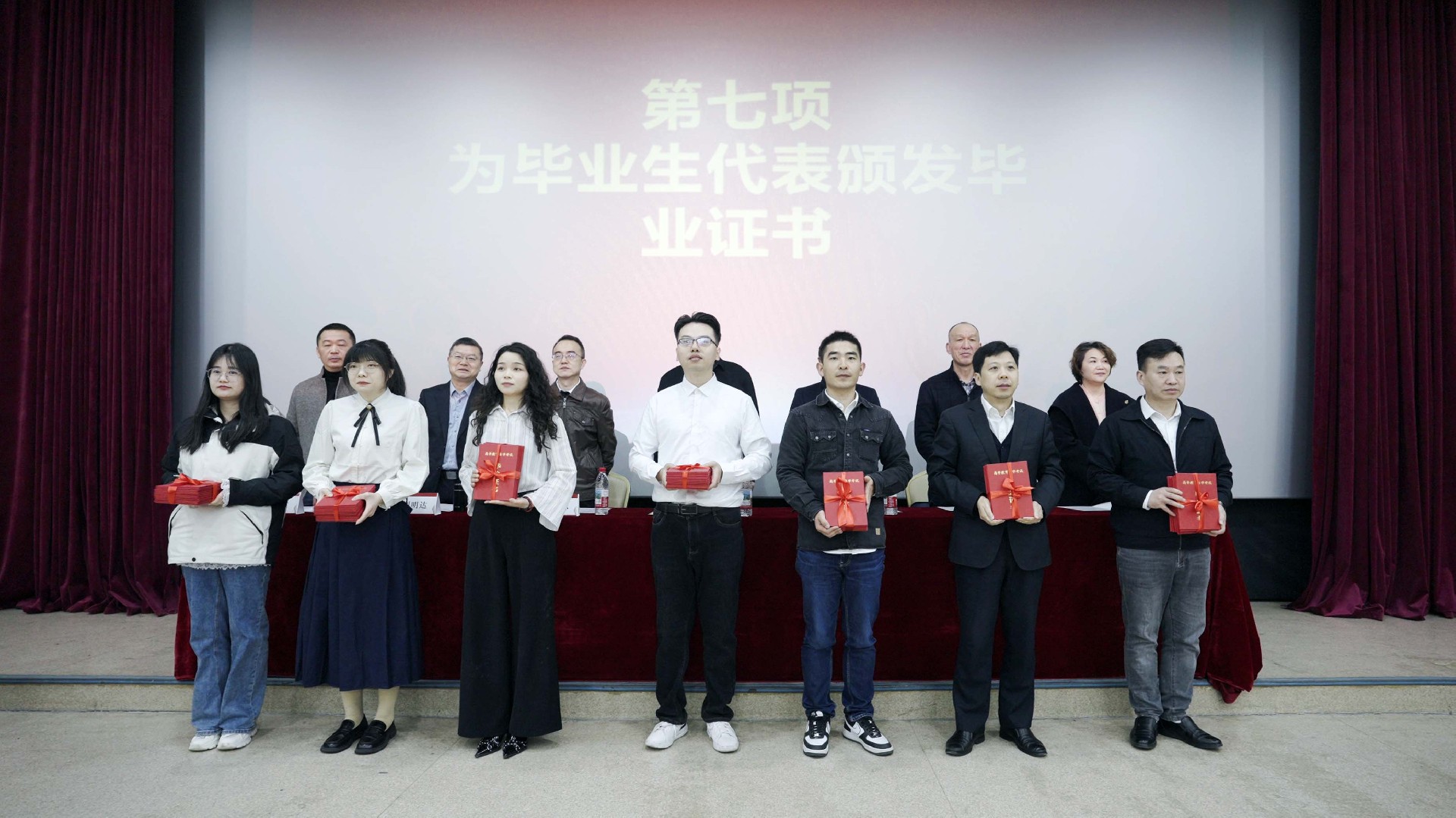 毕业生代表.jpg