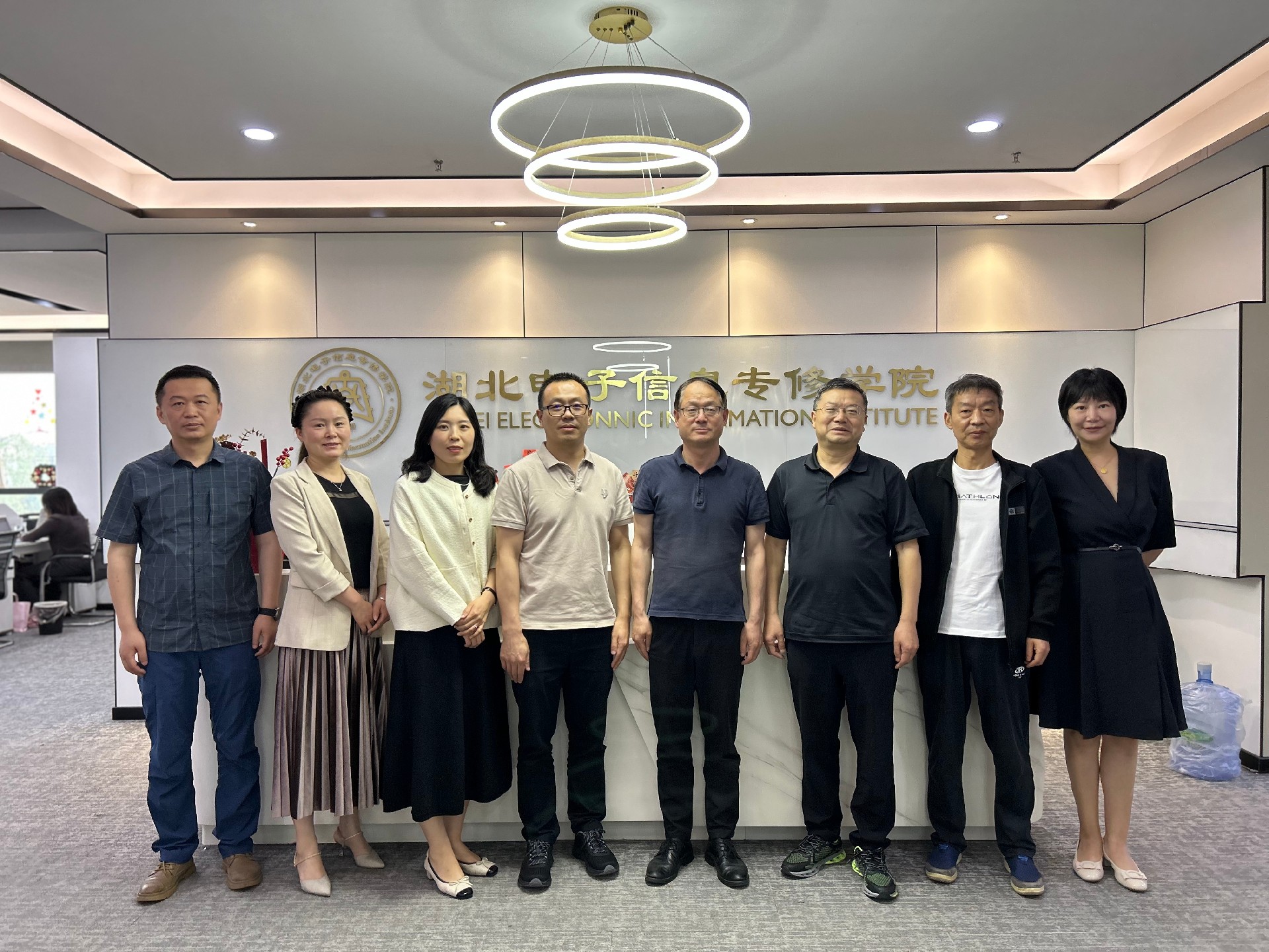 中南财经政法大学继续教育学院副院长向传殿一行莅临我校调研指导2.jpg